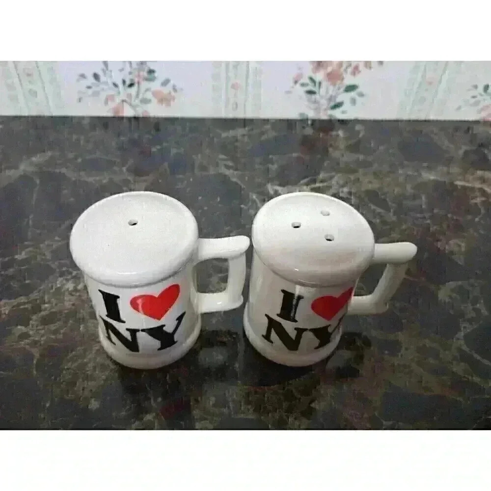I Heart NY - I Love New York Souvenir Salt & Pepper Shakers - White, Black & Red - Picture 5 of 8